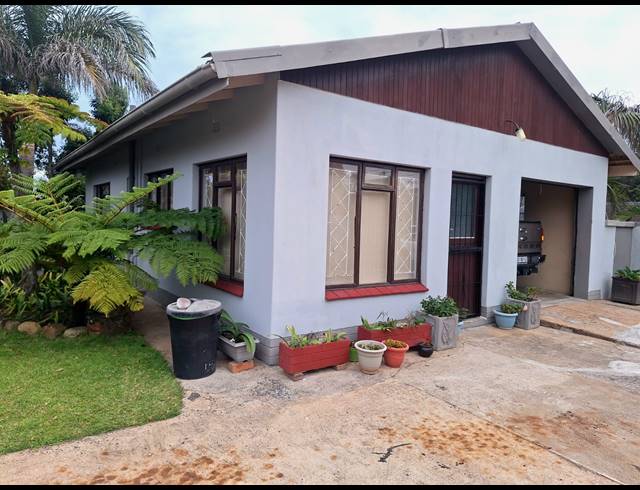 3 BEDROOM FREEHOLD FOR SALE IN SHELLY BEACH